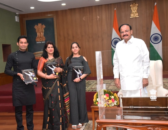 श्री प्रदीप कुमार यादव को मुंबई में नेल्सन मंडेला नोबल पीस अवार्ड और मानद डॉक्टरेट की उपाधि से सम्मानित किया गया
